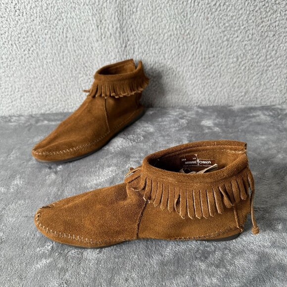 Minnetonka Women’s 283 Suede Fringe Moccasin Ankle Boots Size 10 Brown Boho - Picture 1 of 12